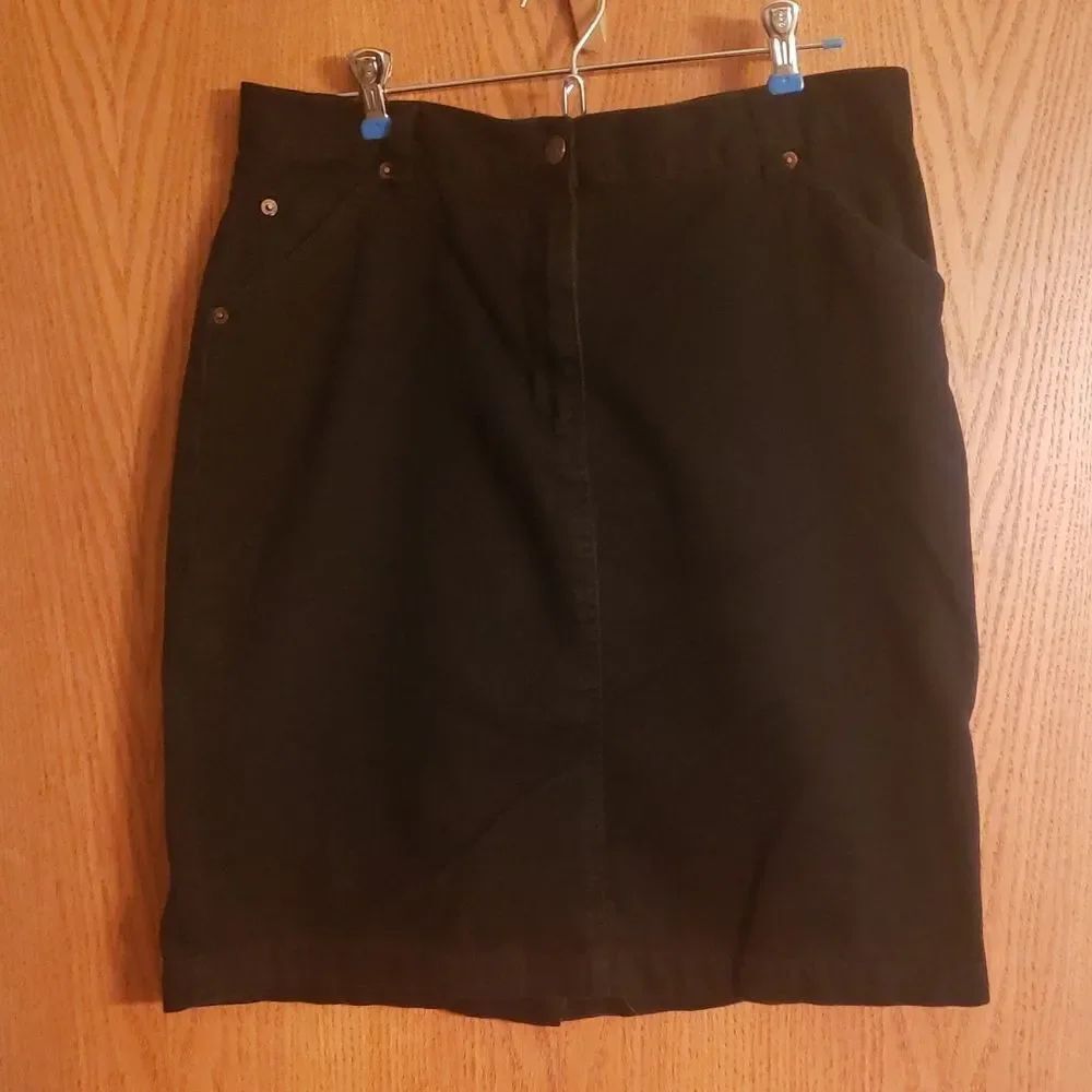Very Nice Bill Blass Black Lightweight Denim Jean Skirt Sz 12